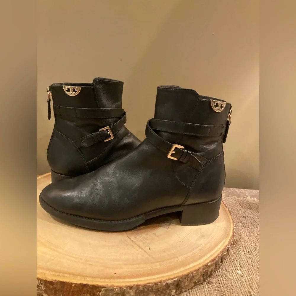 Tory Burch Sidney Booties Ankle‎ Boots Black Soft Leather Logo Sz 7.5
